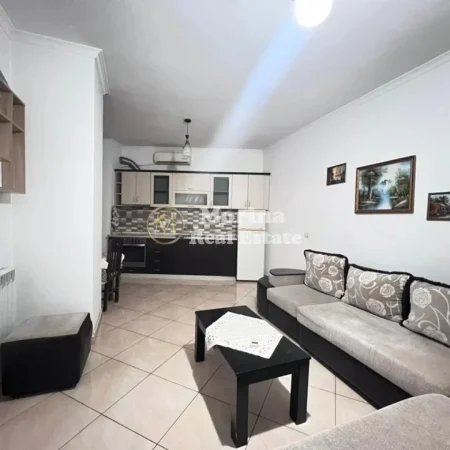 Tirane, jepet me qera apartament 1+1 Kati 4, 60 m² 500 € (Xhamlliku)