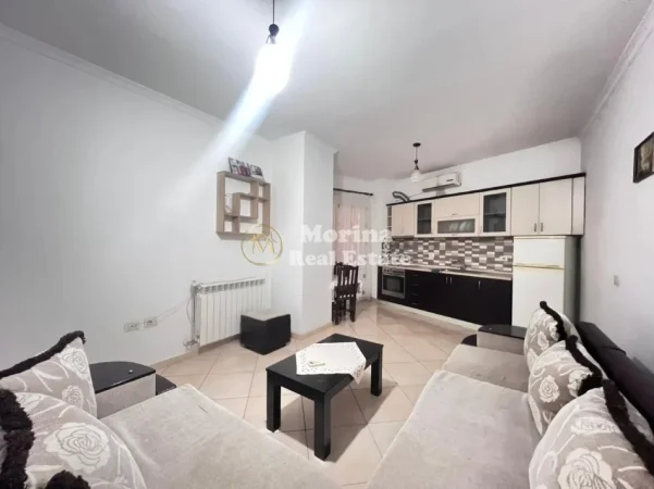 Tirane, jepet me qera apartament 1+1 Kati 4, 60 m² 500 € (Xhamlliku)
