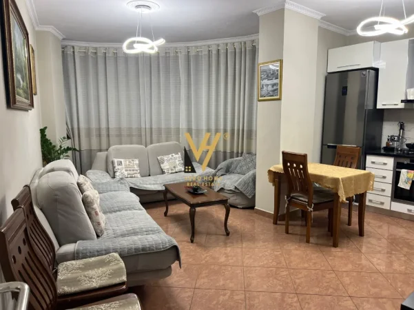 Tirane, jepet me qera apartament 2+1+Ballkon Kati 5, 105 m² 1.200 € (QENDER)