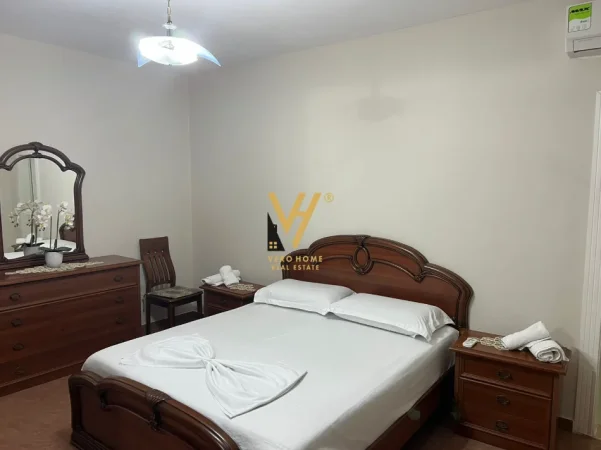 Tirane, jepet me qera apartament 2+1+Ballkon Kati 5, 105 m² 1.200 € (QENDER)