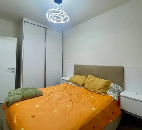 Tirane, jepet me qera apartament 1+1 , 70 m² 500 € (Rruga e Kavajës)