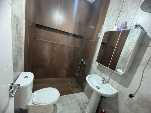 Tirane, jepet me qera apartament 1+1+Ballkon Kati 2, 56 m² 450 € (Astir)