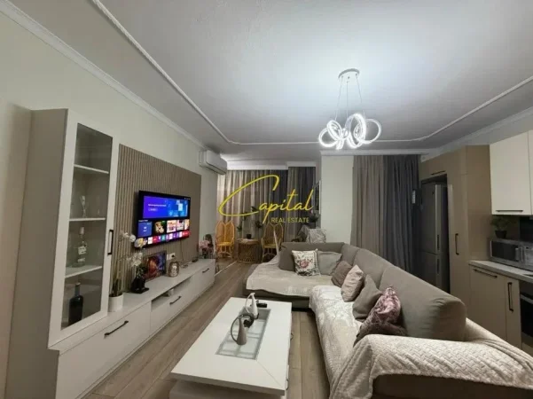 Tirane, jepet me qera apartament 3+1 Kati 3, 92 m² 1.200 € (VASIL SHANTO)