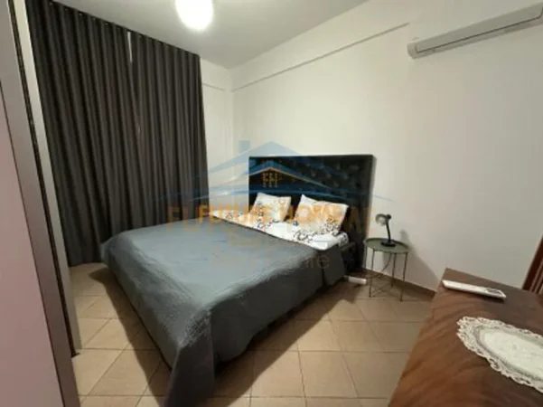 Tirane, jepet me qera apartament 1+1+Ballkon Kati 1, 80 m² 450 € (Rruga e Elbasanit)