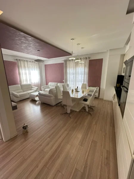 Tirane, shitet apartament , 125 m² 285.000 € 