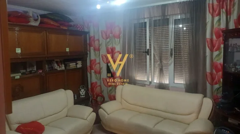 Tirane, jepet me qera apartament 1+1+Ballkon Kati 3, 65 m² 400 € (MOZAIKU)