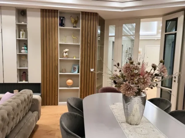 Tirane, shitet apartament 3+1 , 181 m² 355.000 € 