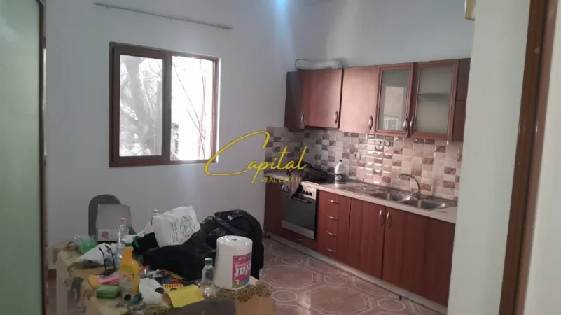 Tirane, jepet me qera shtepi 3+1 Kati 1, 110 m² 800 € (ASTIR)