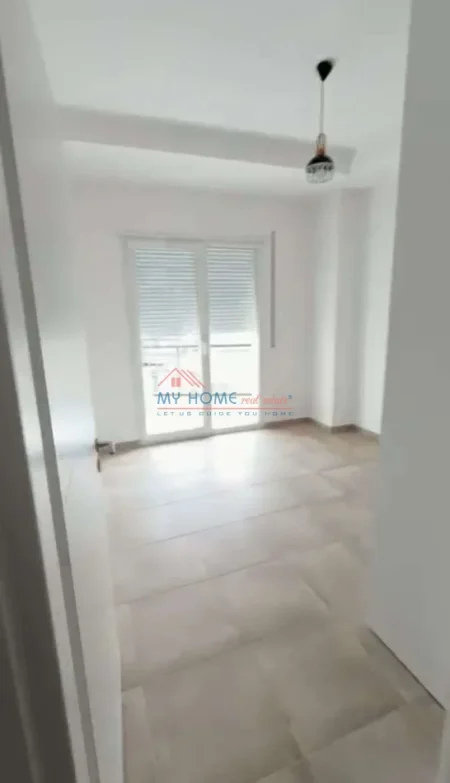 Tirane, jepet me qera apartament 2+1+Ballkon Kati 4, 90 m² 630 € (Rruga Xhanfize Keko)
