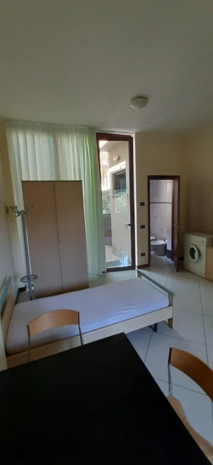 Tirane, jepet me qera garsonier Kati 1, 35 m² 300 € (Kinostudio/Rr.Aleksander i Madh)