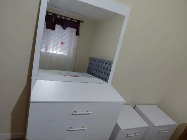 Tirane, jepet me qera apartament 1+1+Ballkon Kati 3, 56 m² 500 € (Rruga e Dibrës)