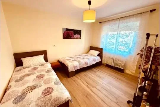 Tirane, jepet me qera apartament 2+1 Kati 2, 80 m² 600 € (RRUGA E ELBASANIT)