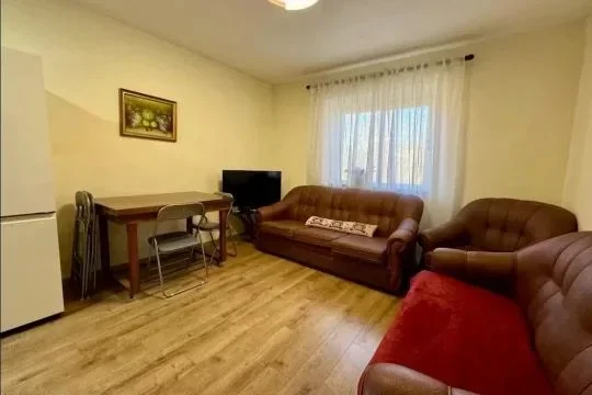 Tirane, jepet me qera apartament 2+1 Kati 2, 80 m² 600 € (RRUGA E ELBASANIT)
