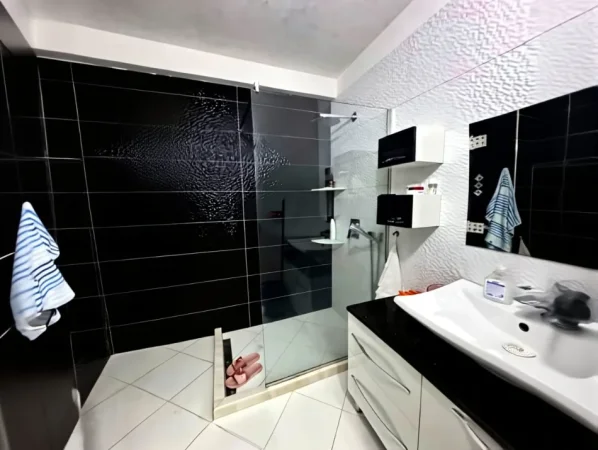 Tirane, jepet me qera apartament 2+1+Ballkon Kati 9, 72 m² 450€ (Astir/Rr.Teodor Keko)