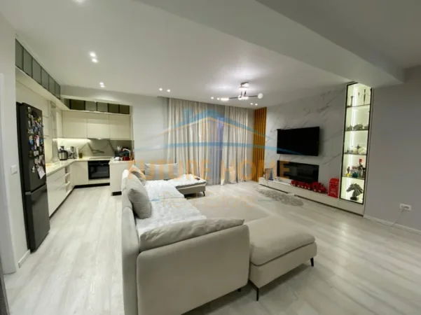 Tirane, shitet apartament 2+1+Ballkon Kati 6, 110 m² 375.000 € (Stadiumi Dinamo)