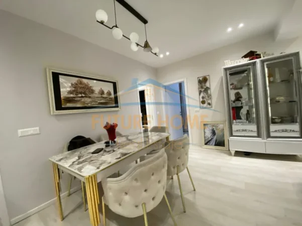 Tirane, shitet apartament 2+1+Ballkon Kati 6, 110 m² 375.000 € (Stadiumi Dinamo)