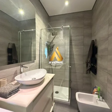 Tirane, jepet me qera apartament 1+1 Kati 5, 650 € (KIKA 2)