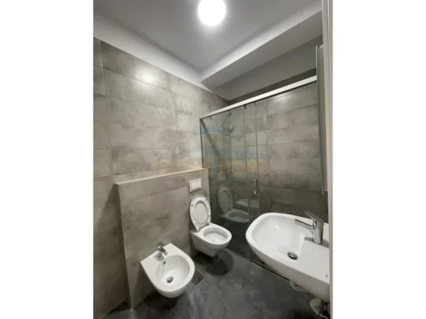 Tirane, jepet me qera apartament 2+1 Kati 2, 103 m² 1.150 € (Kompleksi FZ, Godina Corner, Liqeni i thate.)
