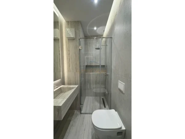 Tirane, jepet me qera apartament 2+1 Kati 5, 116 m² 1.750 € (Rruga Mine peza)