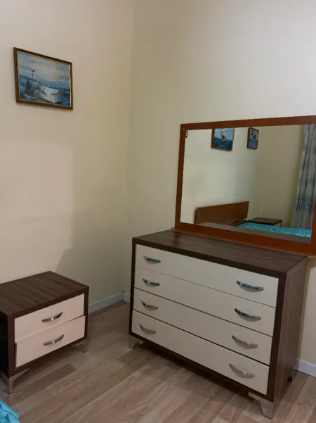 Tirane, jepet me qera apartament 1+1+Ballkon Kati 2, 50 m² 480€