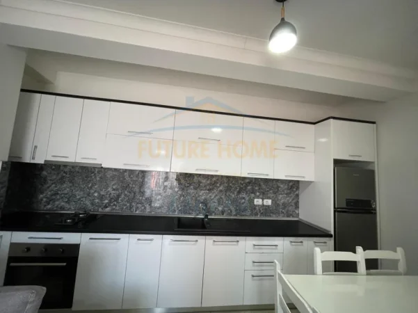 Tirane, jepet me qera apartament 1+1+Ballkon Kati 3, 60 m² 550 € (SIMA COM)