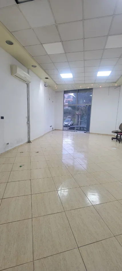 Tirane, jepet me qera dyqan Kati 1, 70 m² 500 € (Rruga Fuat Toptani)