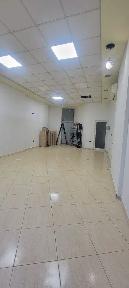 Tirane, jepet me qera dyqan Kati 1, 70 m² 500 € (Rruga Fuat Toptani)