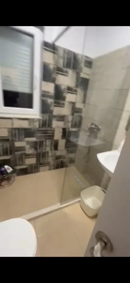 Tirane, jepet me qera apartament 1+1+Ballkon Kati 3, 54 m² 550 € (SELITE)