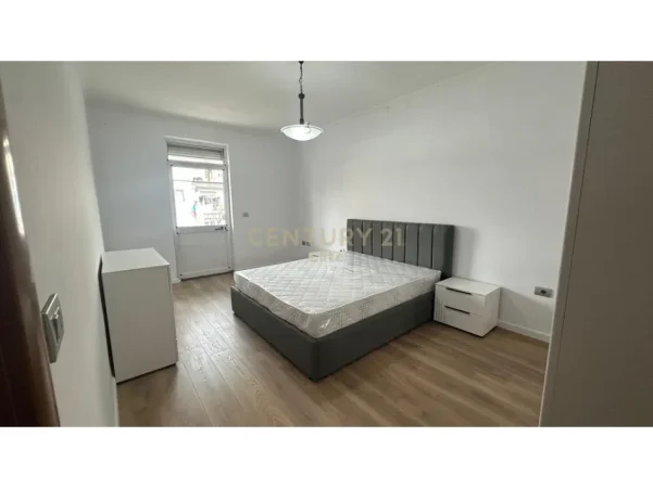 Tirane, jepet me qera apartament 2+1+Aneks+Ballkon Kati 5, 86 m² 750 € (Sheshi Willson)