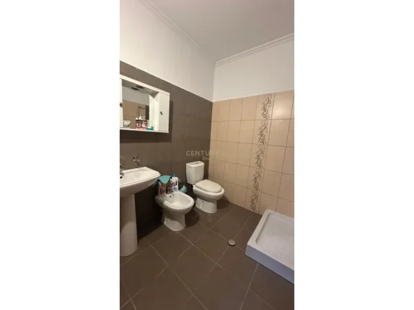 Tirane, jepet me qera apartament 2+1+Aneks+Ballkon Kati 5, 86 m² 750 € (Sheshi Willson)