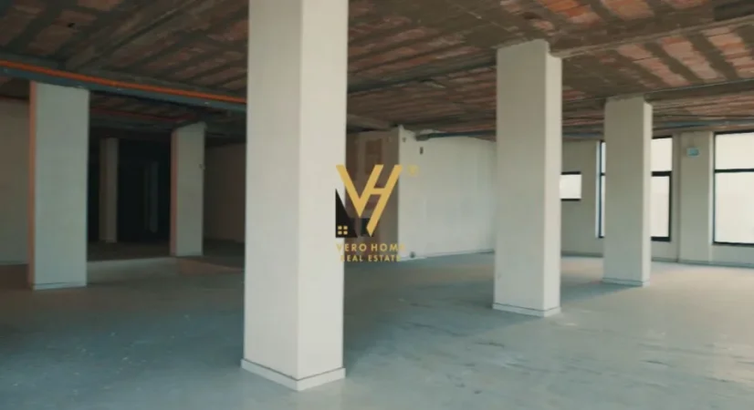 Tirane, jepet me qera ambjent biznesi Kati 0, 1.100 m² 11.000 € (KRISTAL CENTER)