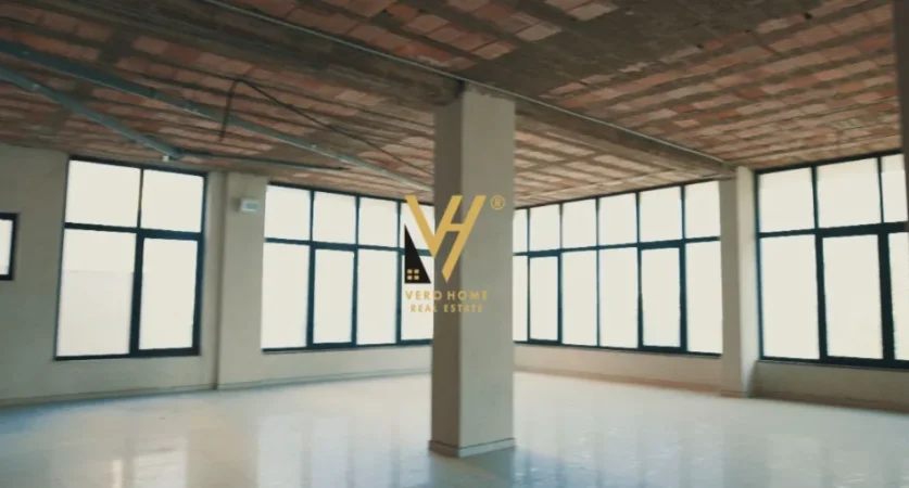 Tirane, jepet me qera ambjent biznesi Kati 0, 1.100 m² 11.000 € (KRISTAL CENTER)