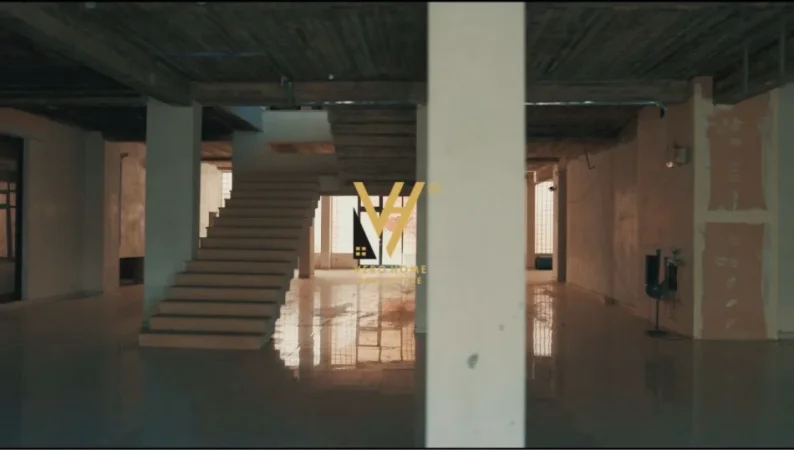 Tirane, jepet me qera ambjent biznesi Kati 0, 1.100 m² 11.000 € (KRISTAL CENTER)