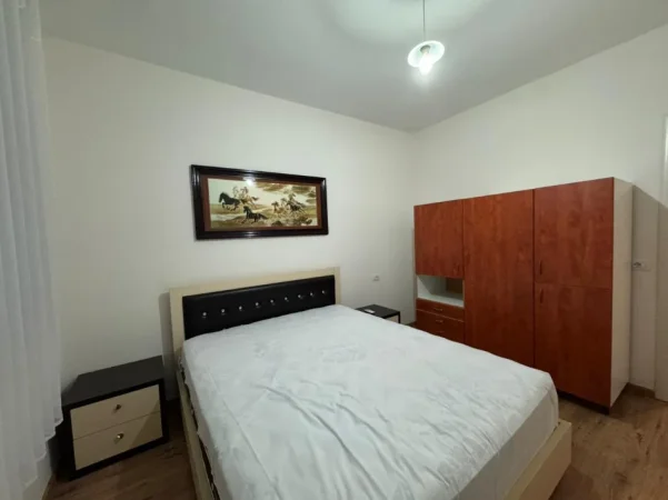 Tirane, jepet me qera 2 Katshe , 180 m² 1.300 € (Kryegjyshata)