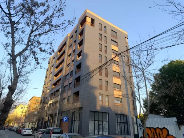 Tirane, shitet apartament 3+1+Ballkon Kati 9, 130 m² -  1,855 € / m²(Pranë Maternitetit të Ri)