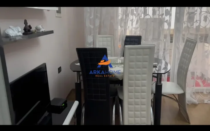 Tirane, jepet me qera apartament 2+1+Ballkon Kati 3, 85 m² 625 € 