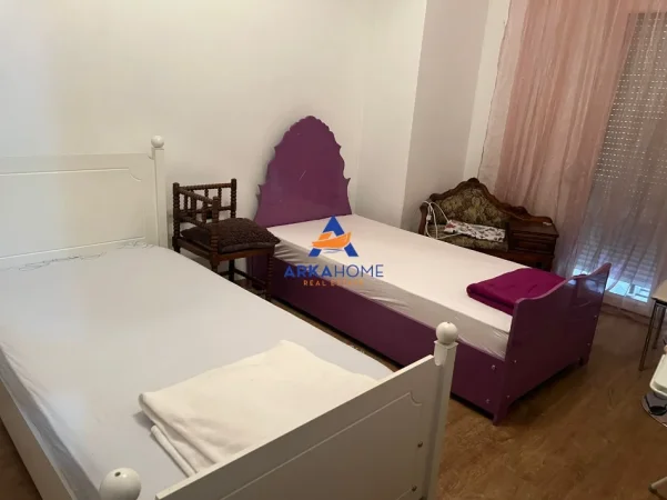 Tirane, jepet me qera apartament 2+1+Ballkon Kati 3, 85 m² 625 € 