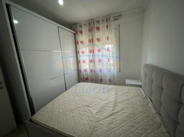 Tirane, jepet me qera apartament 1+1+PARKIM Kati 3, 59 m² 550 € (UNAZA E RE , Sima Com)
