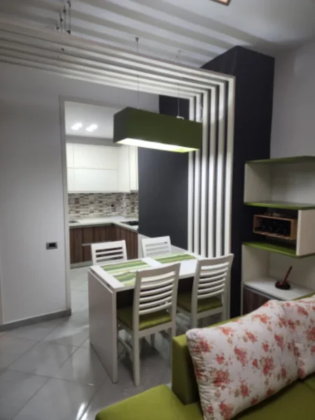 Tirane, jepet me qera apartament 1+1 Kati 7, 65 m² 500 € (Paskuqan , shkolla lidhja e Prizrenit Pallatet e Kuqe)