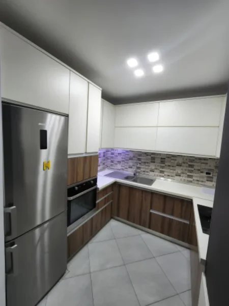 Tirane, jepet me qera apartament 1+1 Kati 7, 65 m² 500 € (Paskuqan , shkolla lidhja e Prizrenit Pallatet e Kuqe)