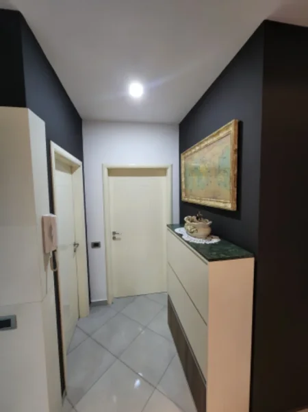 Tirane, jepet me qera apartament 1+1 Kati 7, 65 m² 500 € (Paskuqan , shkolla lidhja e Prizrenit Pallatet e Kuqe)