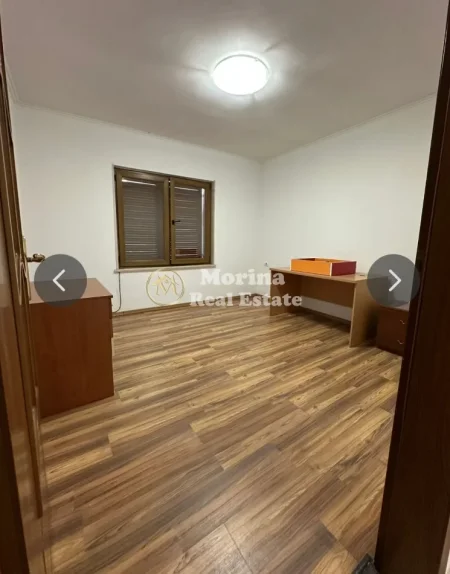 Tirane, jepet me qera ambjent biznesi Kati 2, 106 m² 1.000 € (Sheshi Willson)