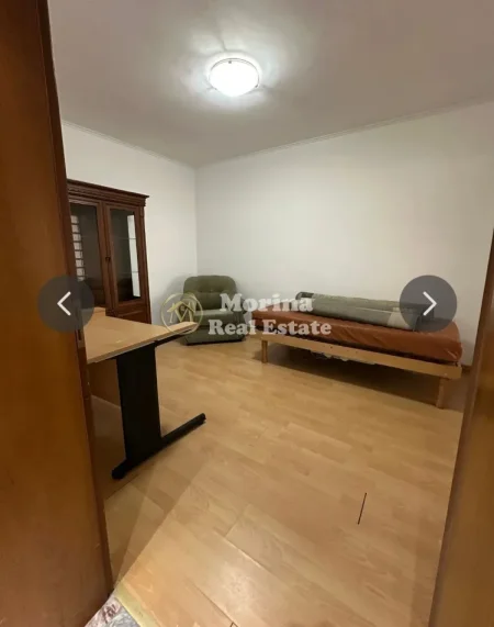 Tirane, jepet me qera ambjent biznesi Kati 2, 106 m² 1.000 € (Sheshi Willson)
