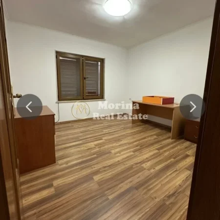 Tirane, jepet me qera ambjent biznesi Kati 2, 106 m² 1.000 € (Sheshi Willson)