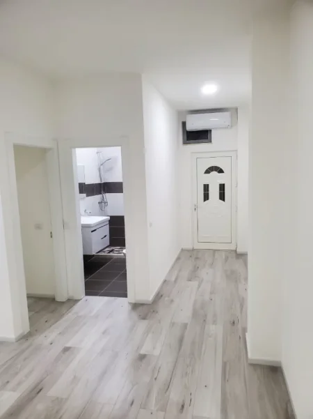 Durres, jepet me qera ambjent biznesi Kati 2, 172 m² 650 € (Rruga Mujo Ulqinaku)