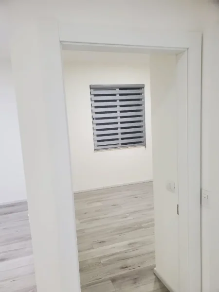 Durres, jepet me qera ambjent biznesi Kati 2, 172 m² 650 € (Rruga Mujo Ulqinaku)