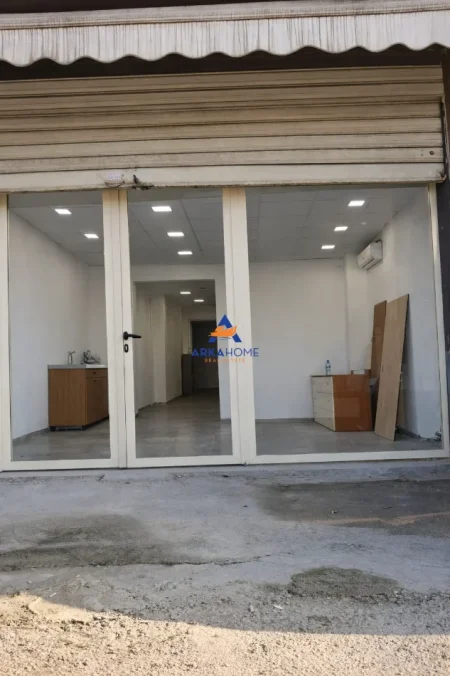 Tirane, shitet dyqan Kati 0, 177 m² 350.000 € 