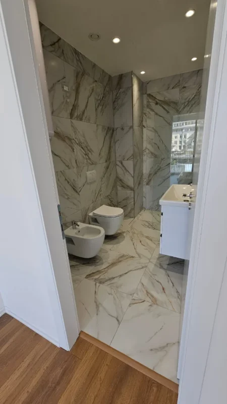 Tirane, jepet me qera zyre Kati 3, 134 m² 1.800 € (Lake View)