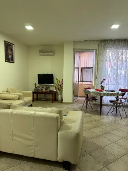 Tirane, shitet apartament 2+1+Ballkon Kati 1, 300.000 € (Marko Bocari)