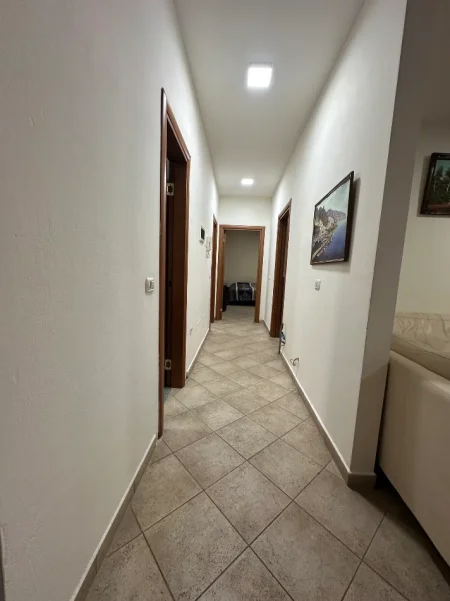 Tirane, shitet apartament 2+1+Ballkon Kati 1, 300.000 € (Marko Bocari)